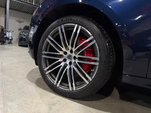 Porsche Macan view 7