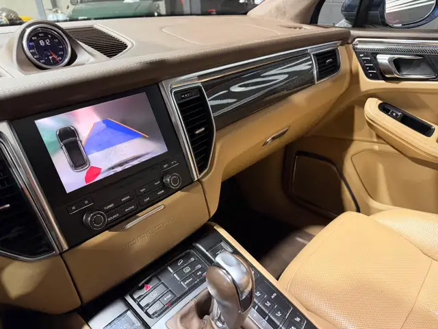 Porsche Macan view 14
