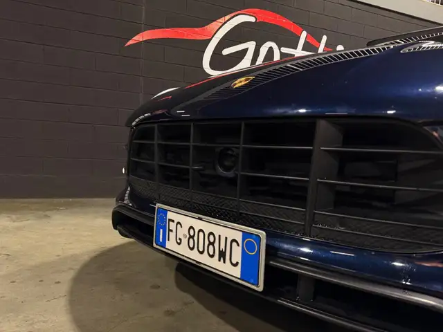 Porsche Macan view 8