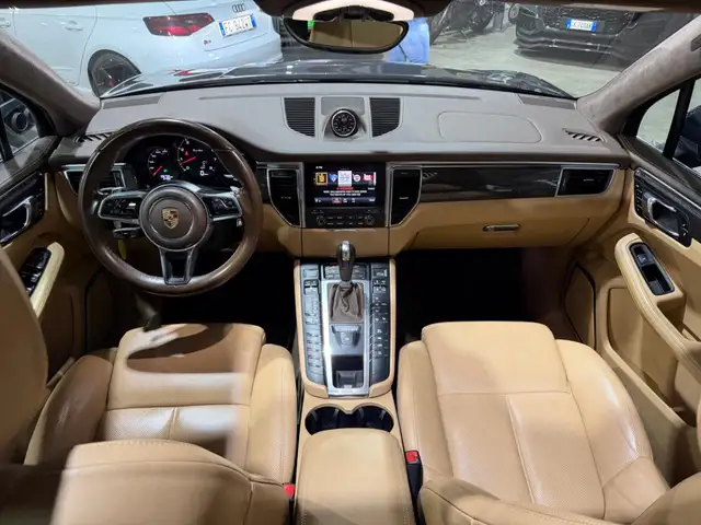 Porsche Macan view 10