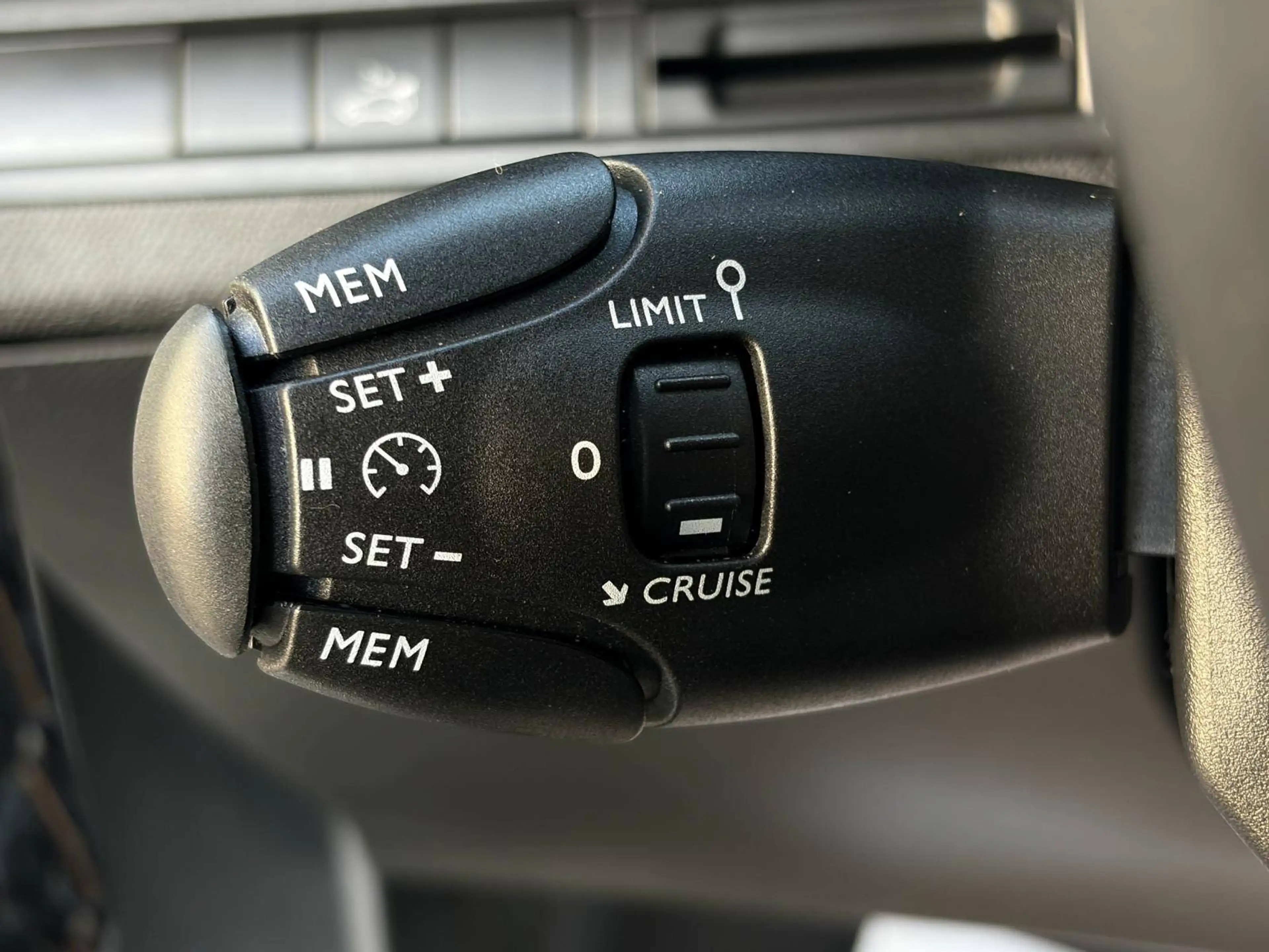 Peugeot 5008 GT-Line hdi Automatik Panorama LED Service NEU — photo 22