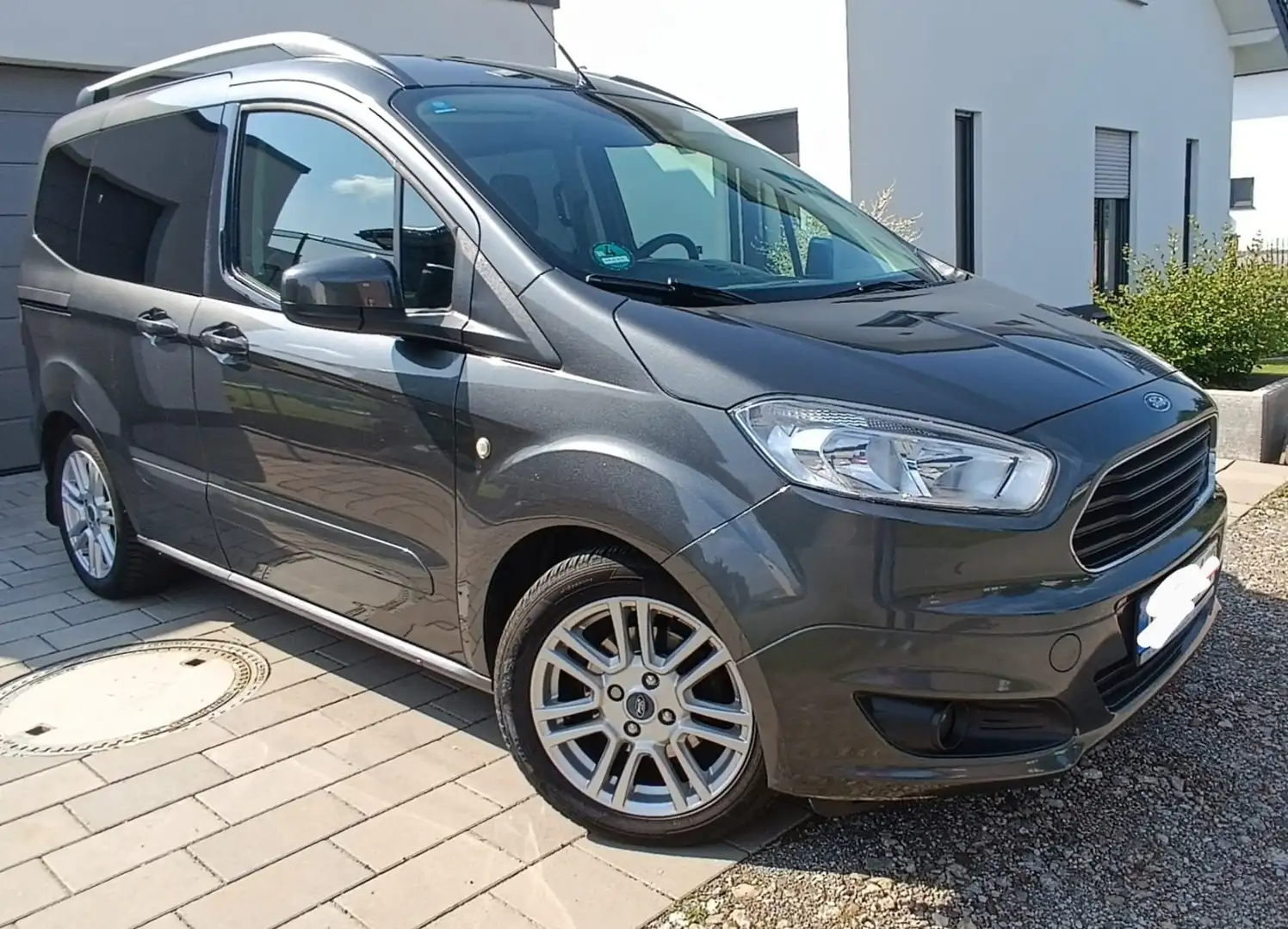 Ford Tourneo Courier Tourneo Courier Titanium S+S Navi PDC Klima Grau - 2