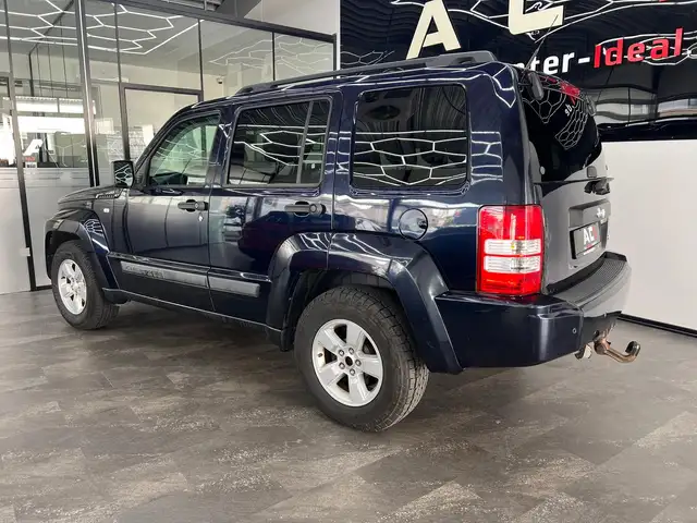 Jeep Cherokee view 4