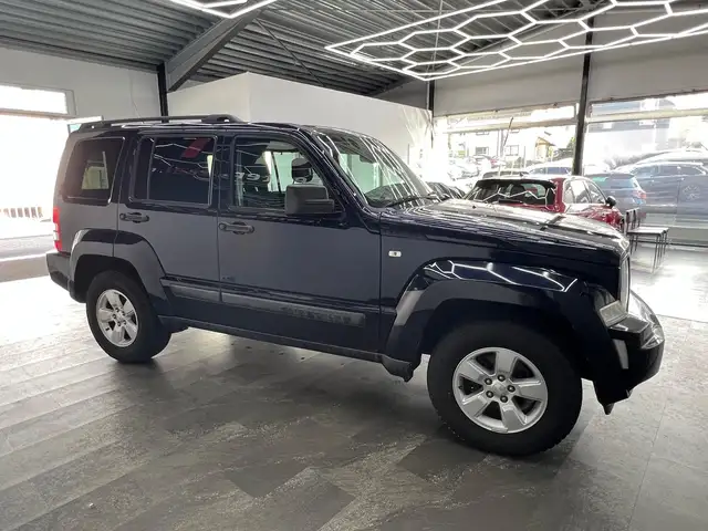 Jeep Cherokee view 8