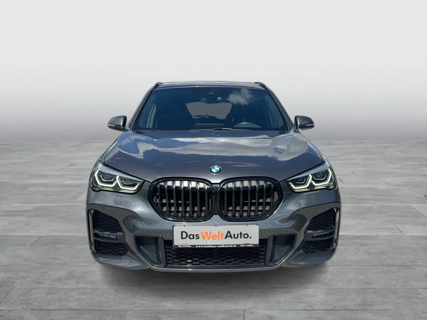 BMW X1 xDrive18d Aut. Grau - 2
