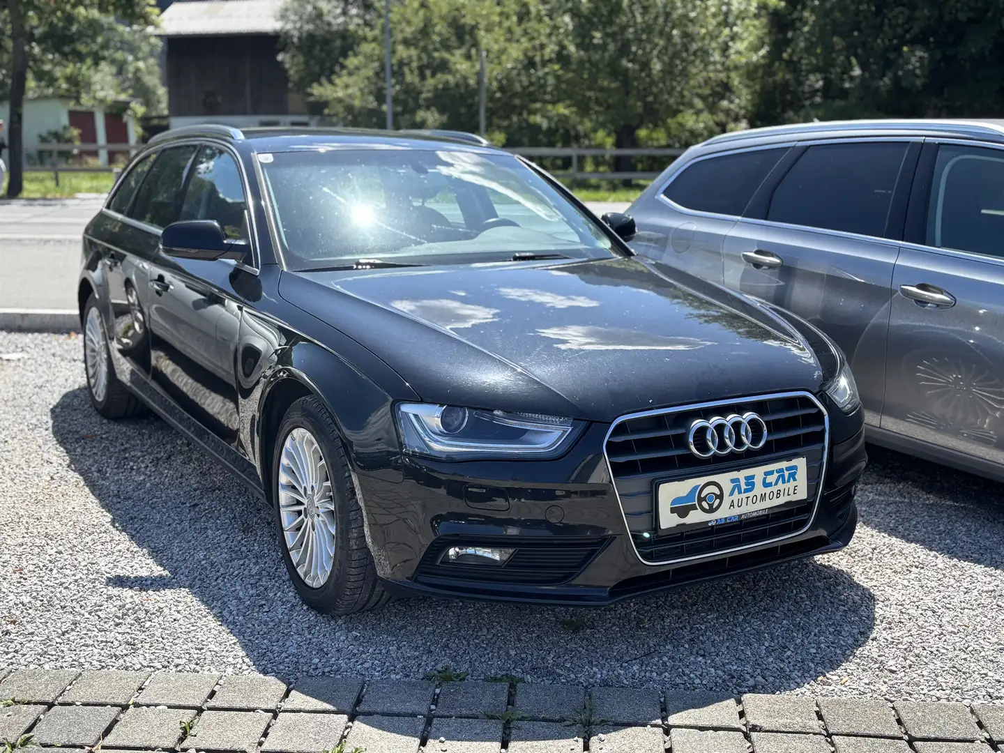 Audi A4 Attraction Schwarz - 1