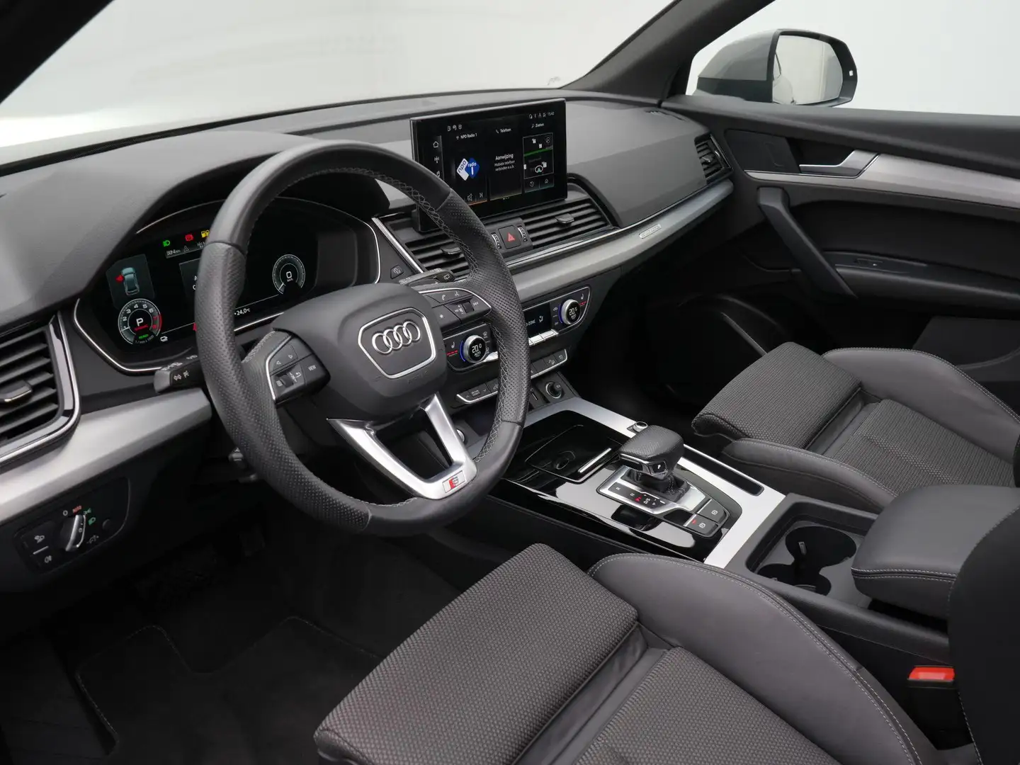 Audi Q5 55 TFSI e 367 pk S-tronic S edition Competition / Grijs - 2