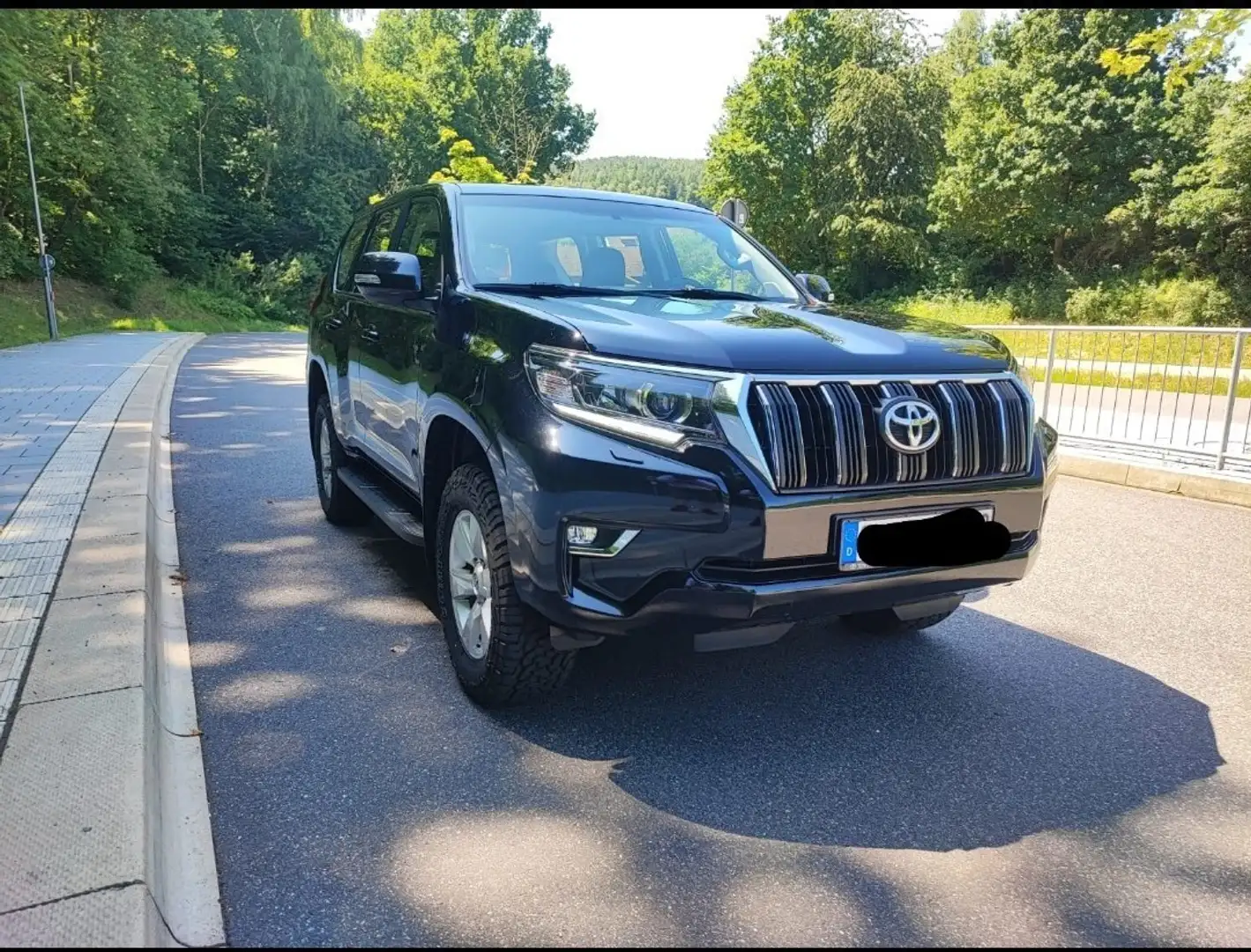 Toyota Land Cruiser 2.8 D-4D Automatik Comfort Leder Navi AHK Noir - 1