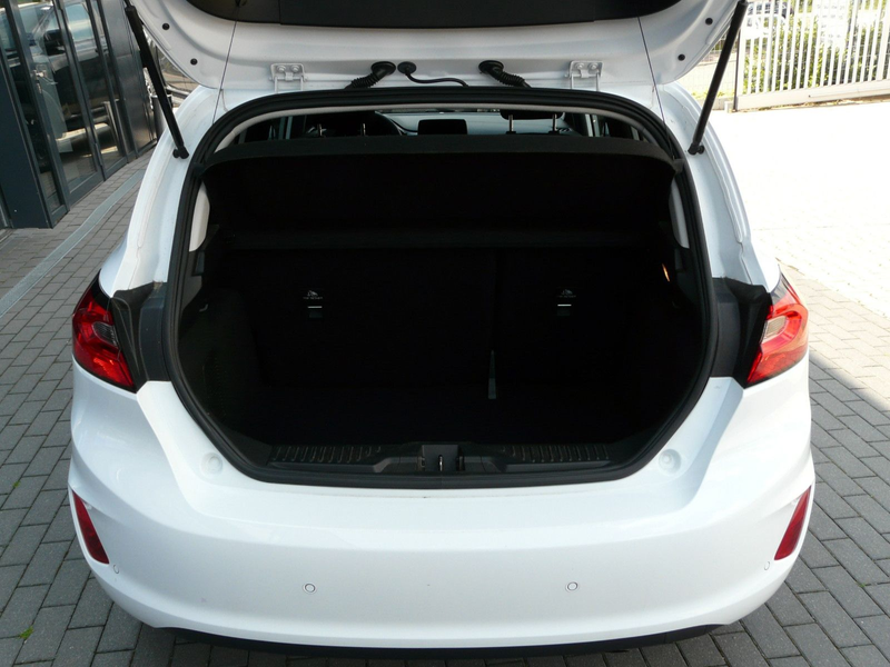 Ford Fiesta "Cool & Connect" mit Garantie — photo 11