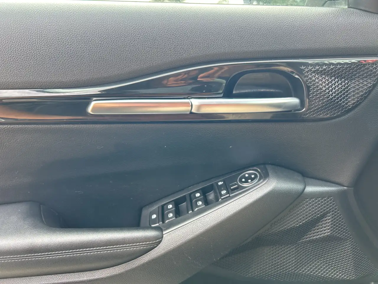 Kia Seltos снимка Kia Seltos
