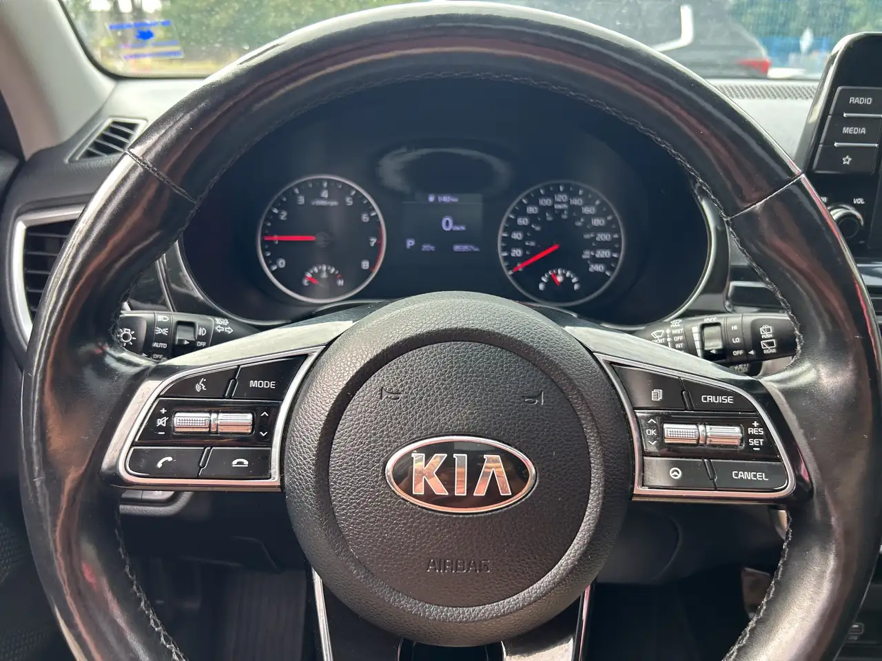 Kia Seltos снимка Kia Seltos