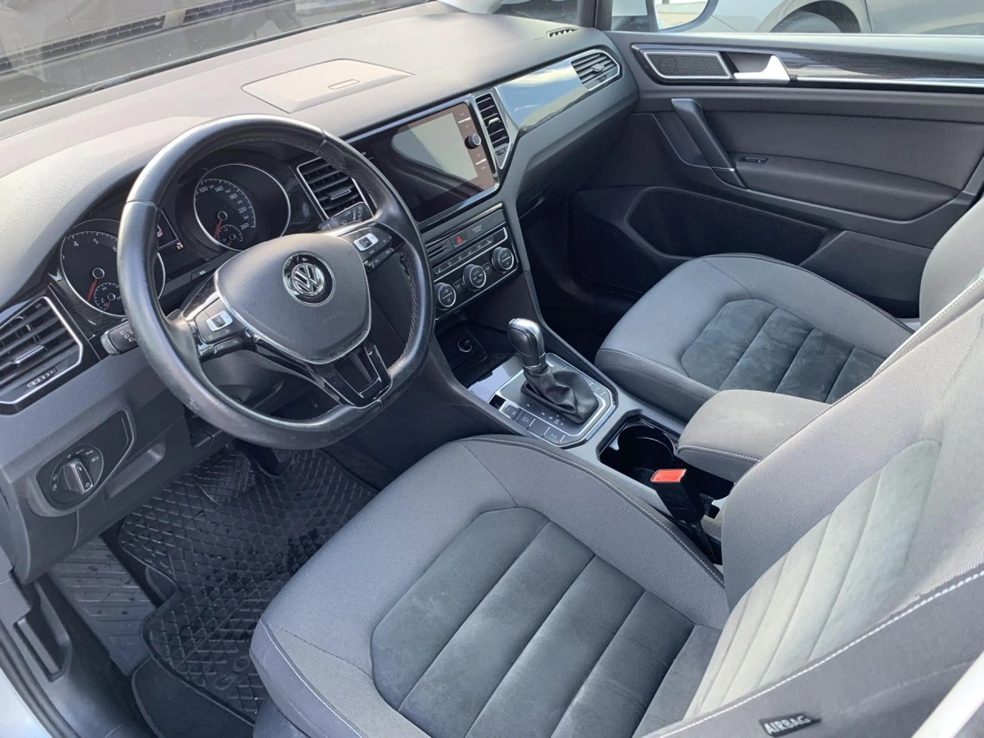 Volkswagen Golf Sportsvan Highline 1,5 TSI DSG LED ACC PDC — photo 9