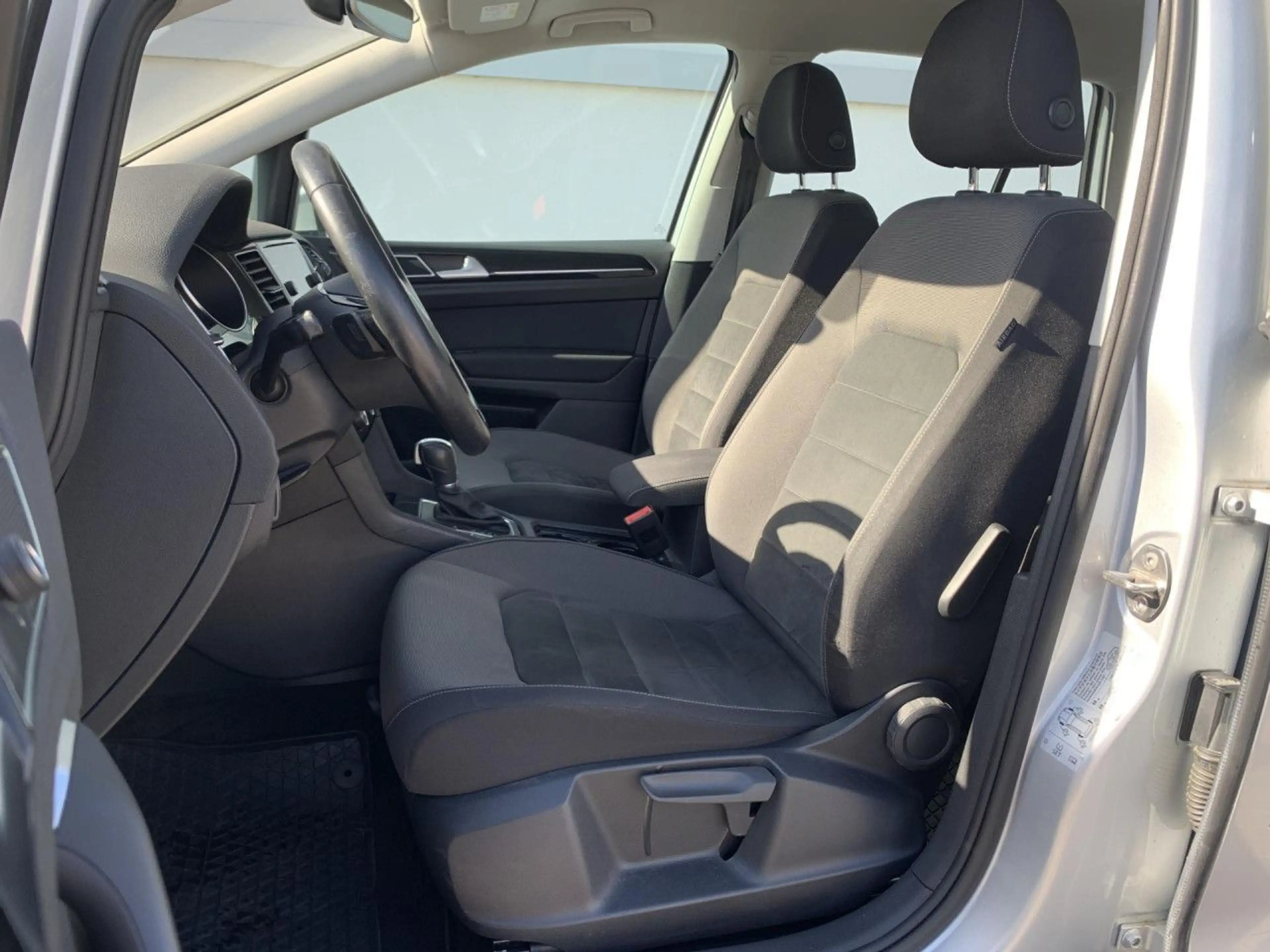 Volkswagen Golf Sportsvan Highline 1,5 TSI DSG LED ACC PDC — photo 12