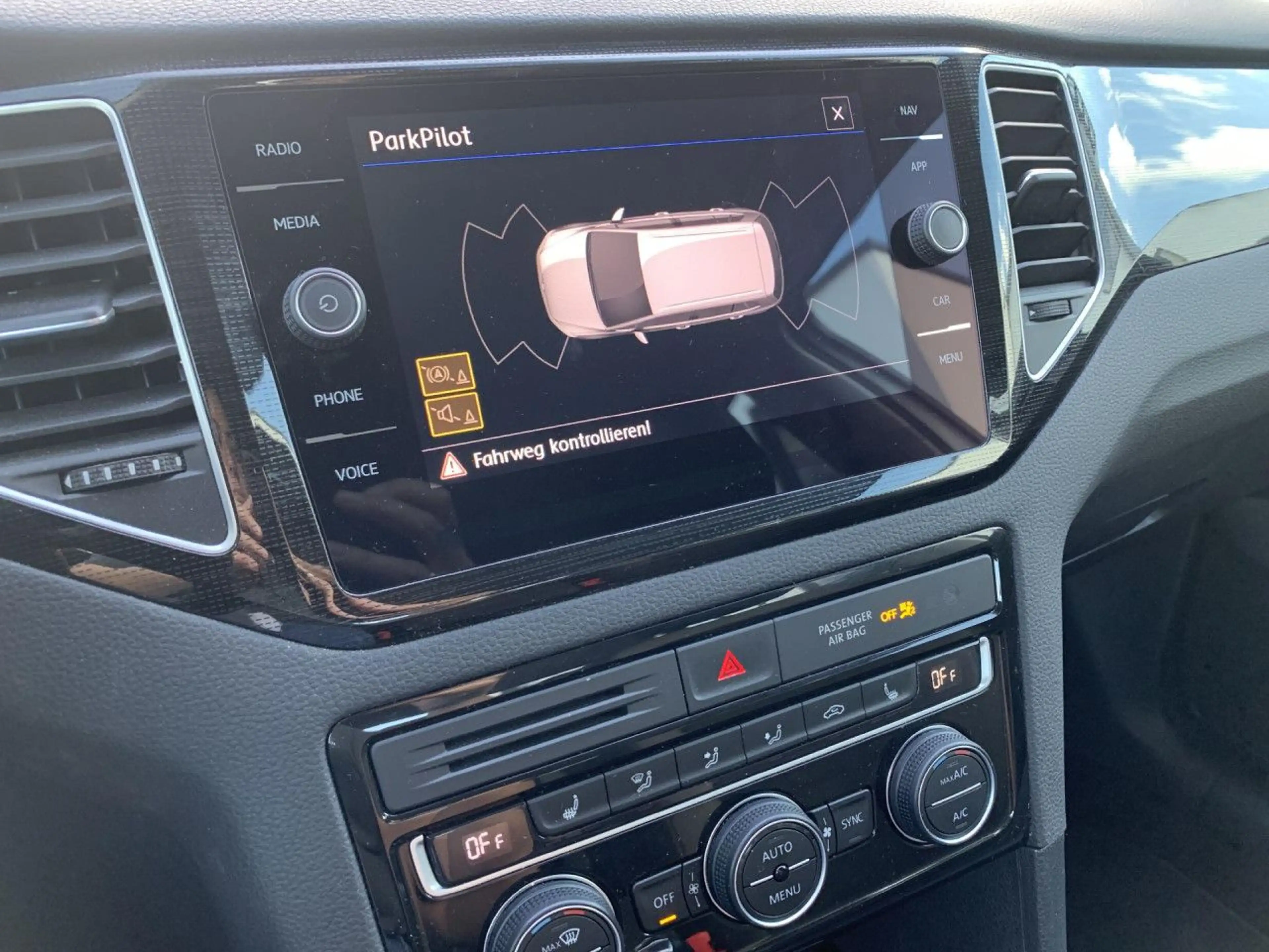 Volkswagen Golf Sportsvan Highline 1,5 TSI DSG LED ACC PDC — photo 7