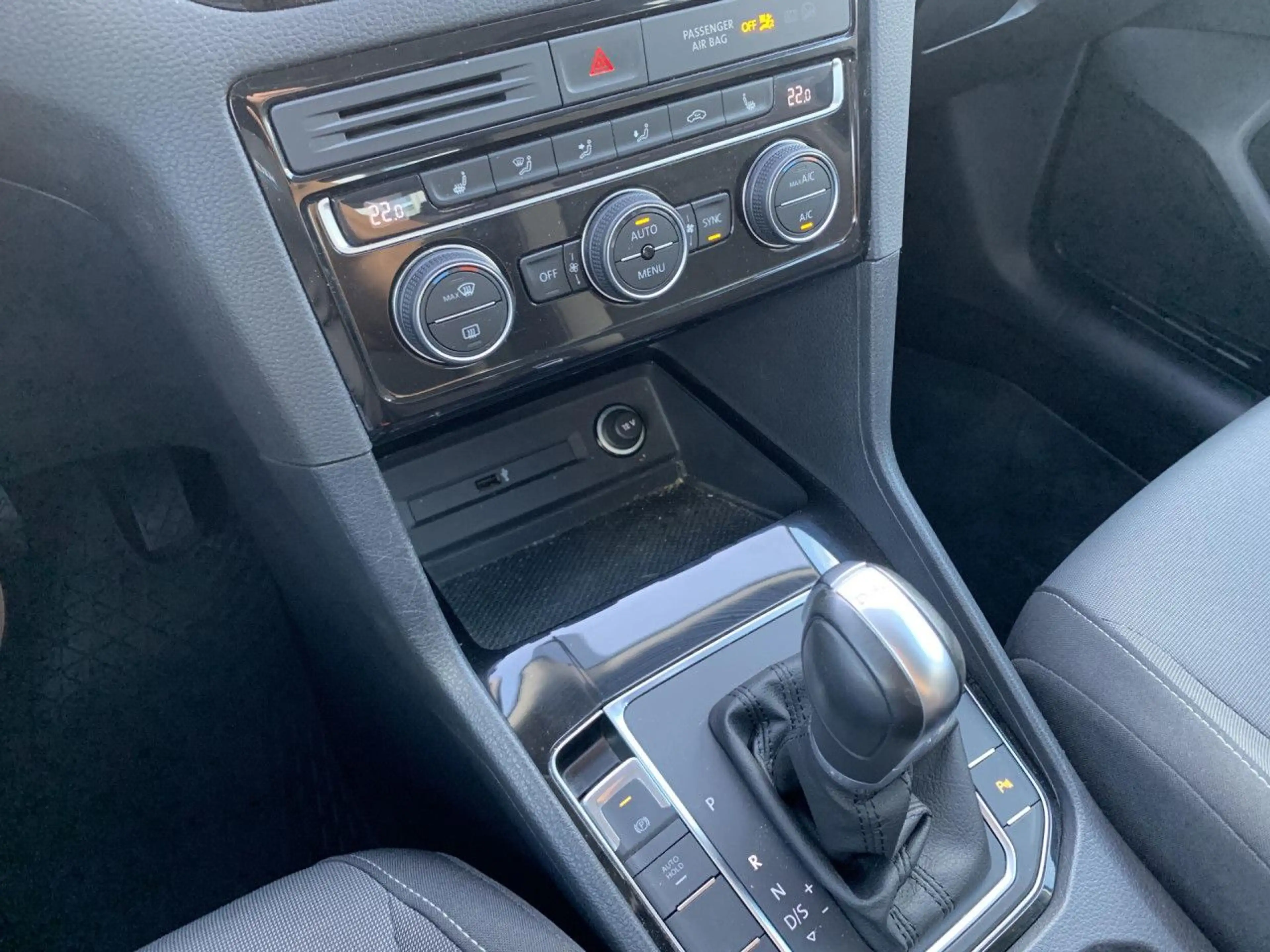 Volkswagen Golf Sportsvan Highline 1,5 TSI DSG LED ACC PDC — photo 8