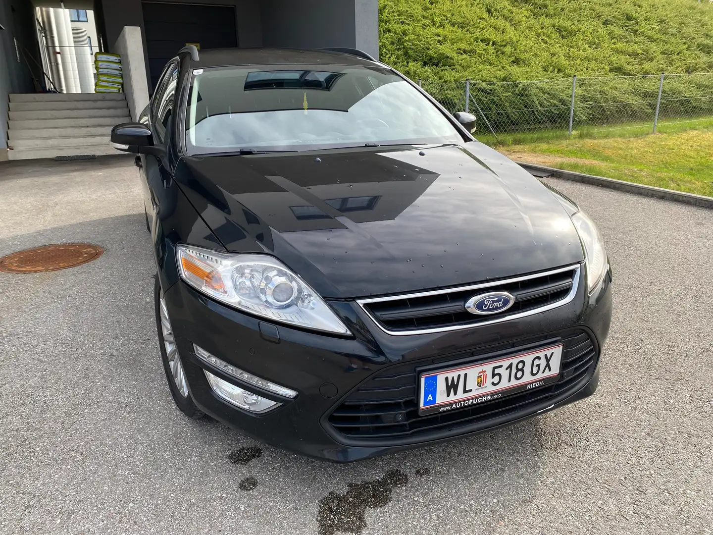 Ford Mondeo Traveller Business Plus 2,0 TDCi Schwarz - 1