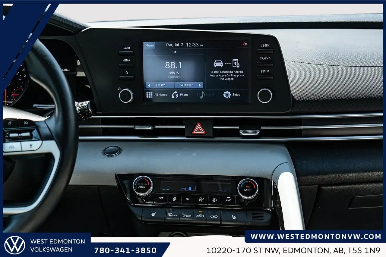 Hyundai ELANTRA photo Hyundai ELANTRA