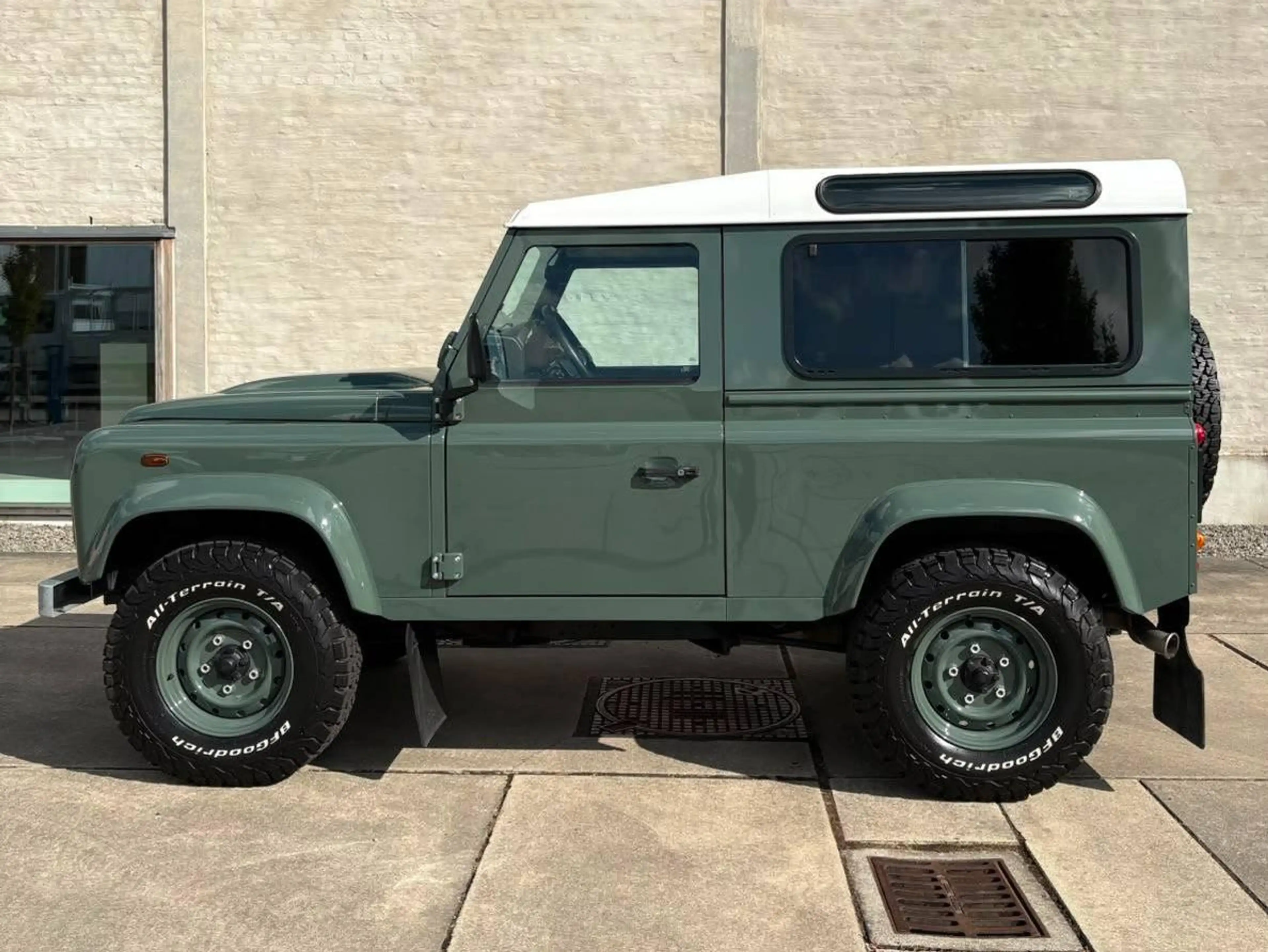 Land Rover Defender 2.2 Turbo - D SE 49.500.-EXCL BTW — photo 2