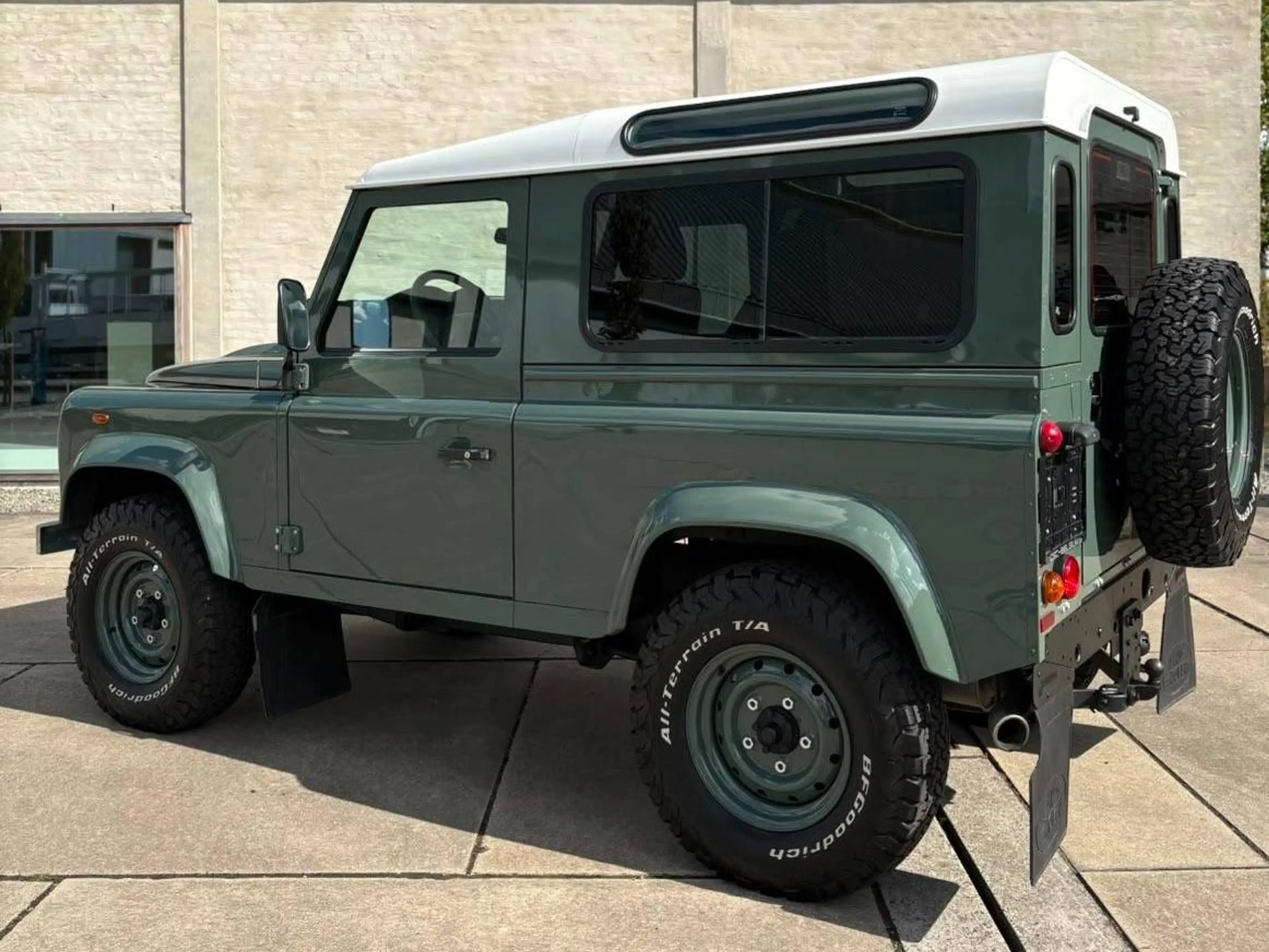 Land Rover Defender 2.2 Turbo - D SE 49.500.-EXCL BTW — photo 3
