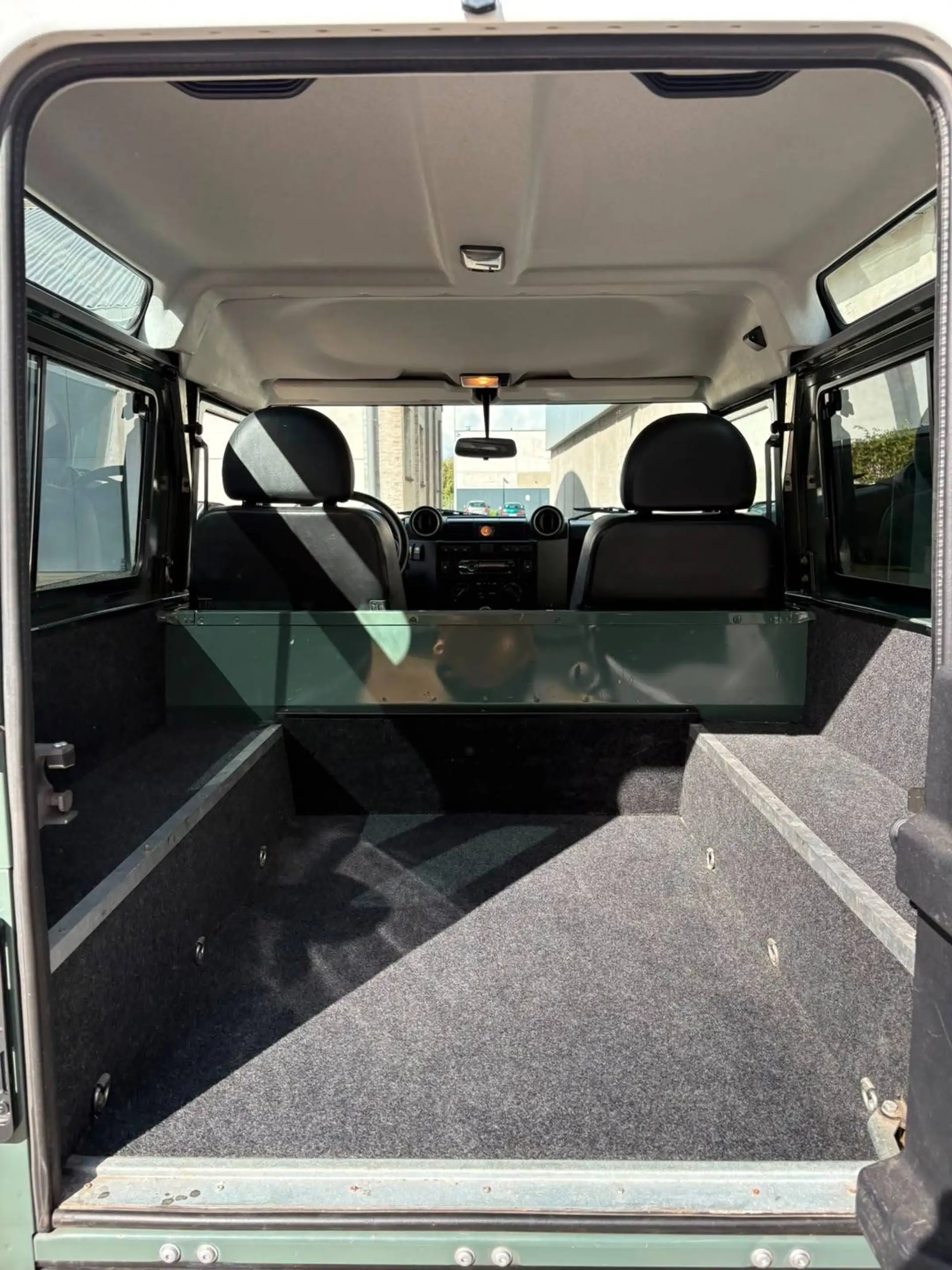 Land Rover Defender 2.2 Turbo - D SE 49.500.-EXCL BTW — photo 14