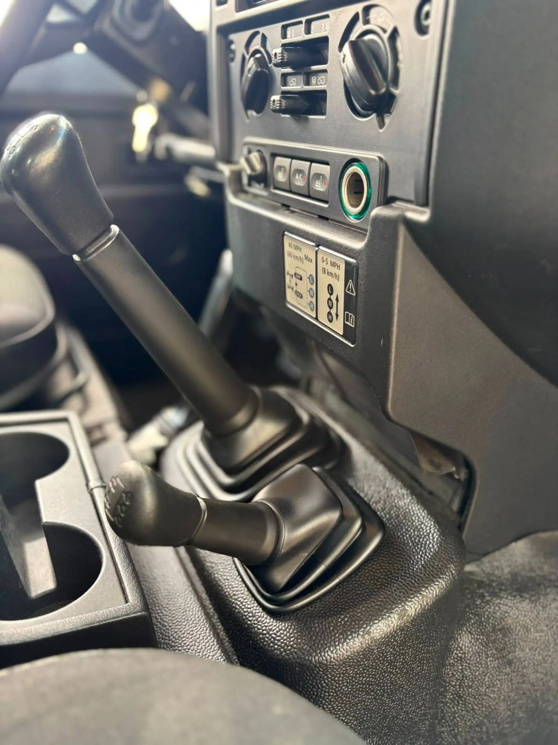 Land Rover Defender 2.2 Turbo - D SE 49.500.-EXCL BTW — photo 15