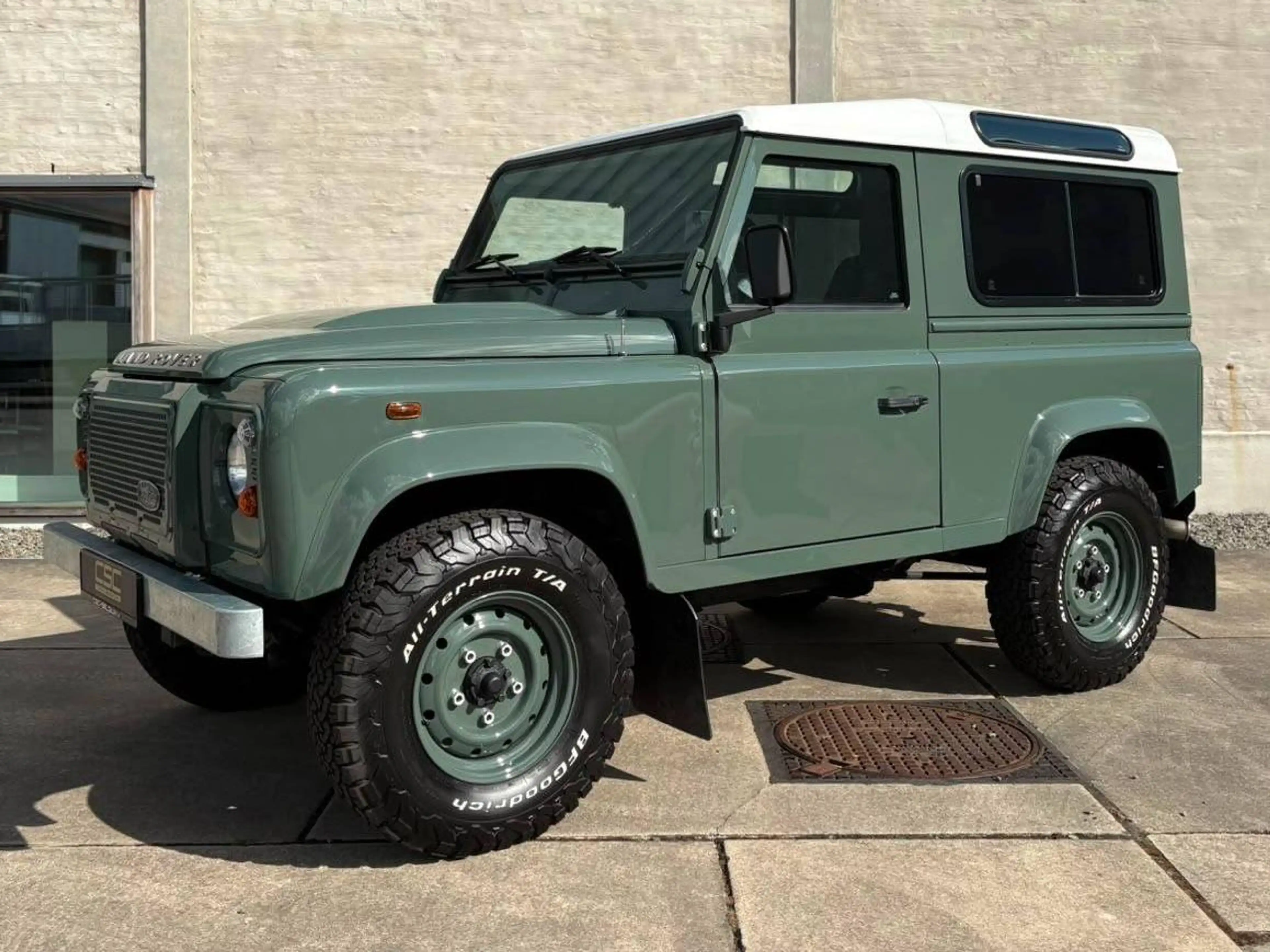 Land Rover Defender 2.2 Turbo - D SE 49.500.-EXCL BTW