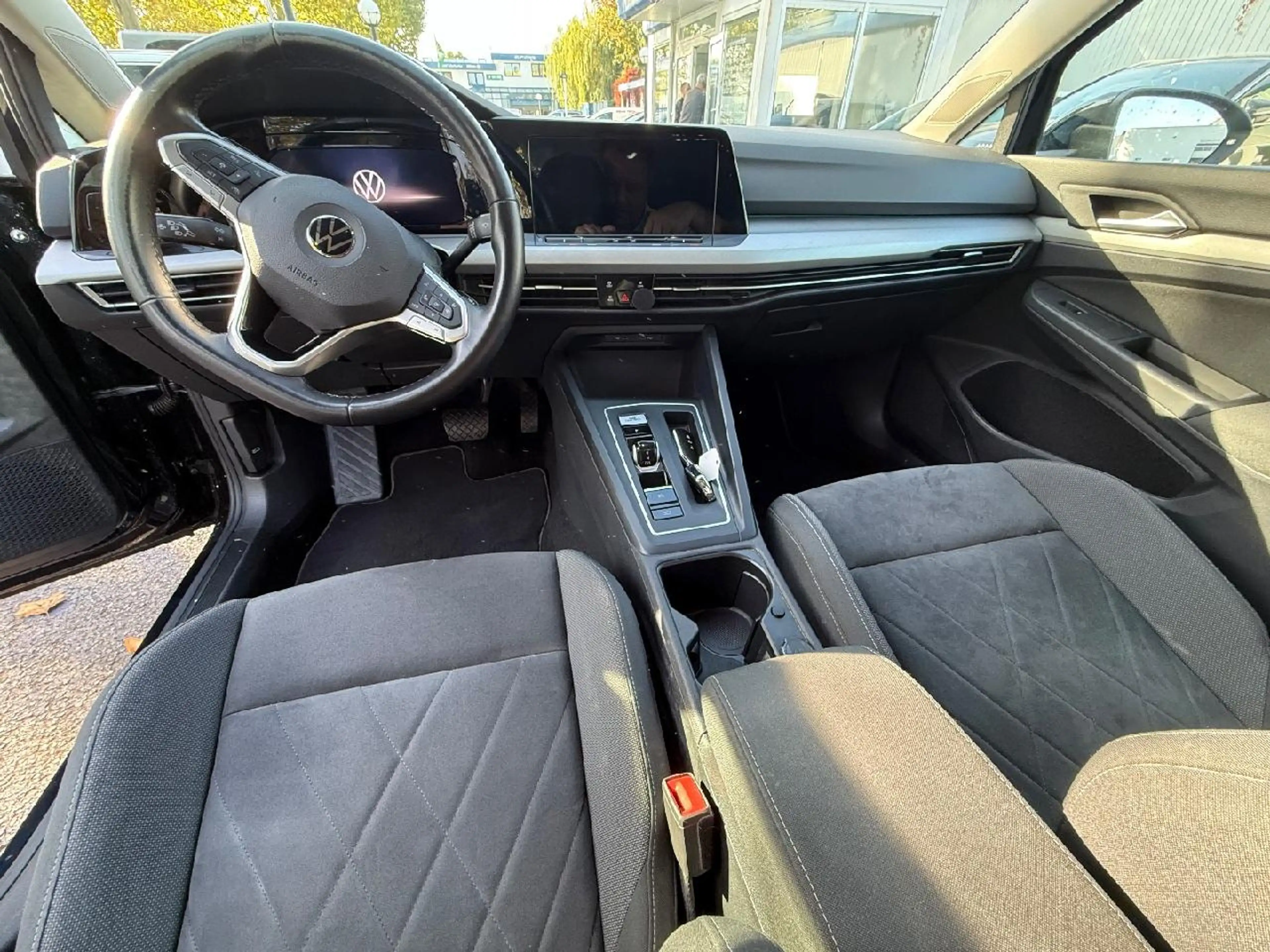 Volkswagen Golf Variant Life — photo 6