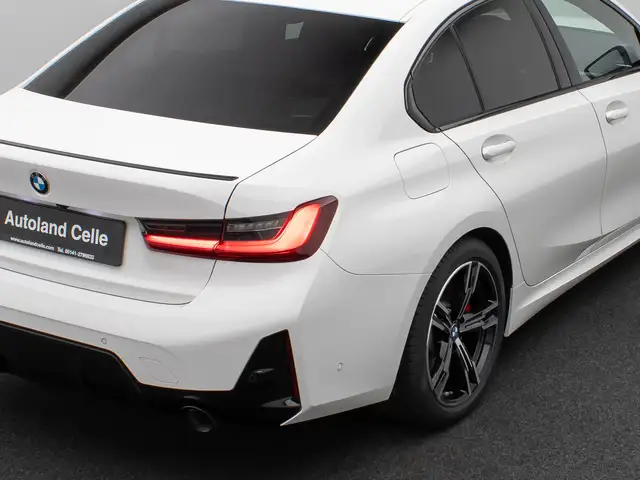 BMW 3 Series view 16
