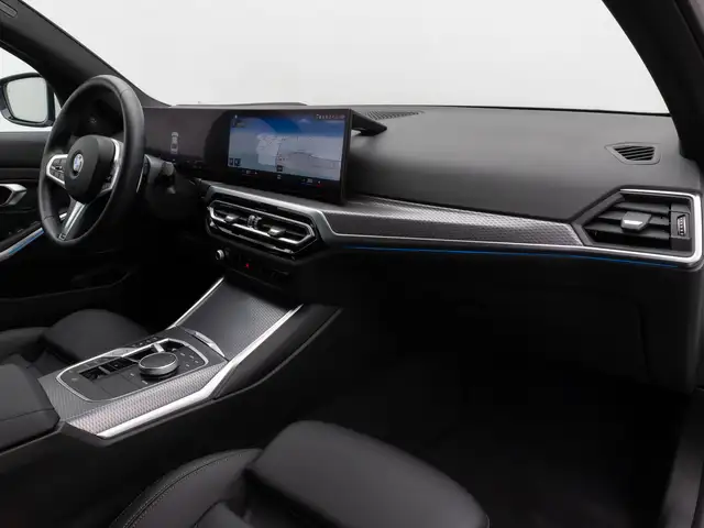 BMW 3 Series view 23