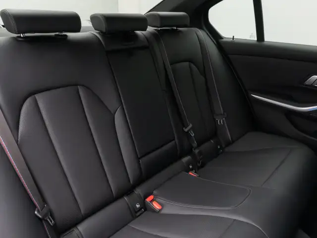 BMW 3 Series view 29