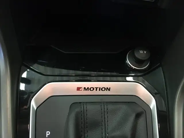 Volkswagen T-Roc view 13
