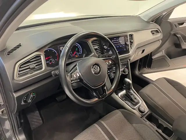 Volkswagen T-Roc view 15