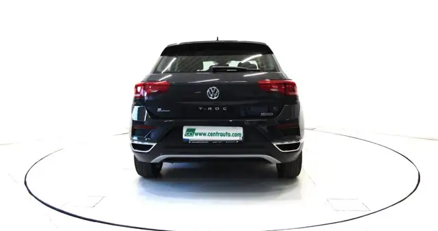 Volkswagen T-Roc view 4