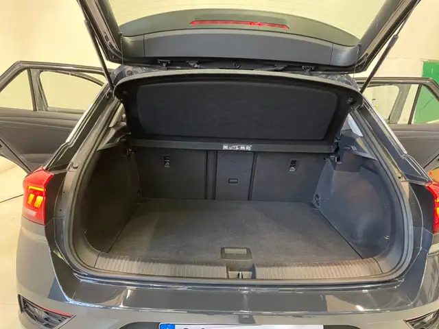 Volkswagen T-Roc view 14