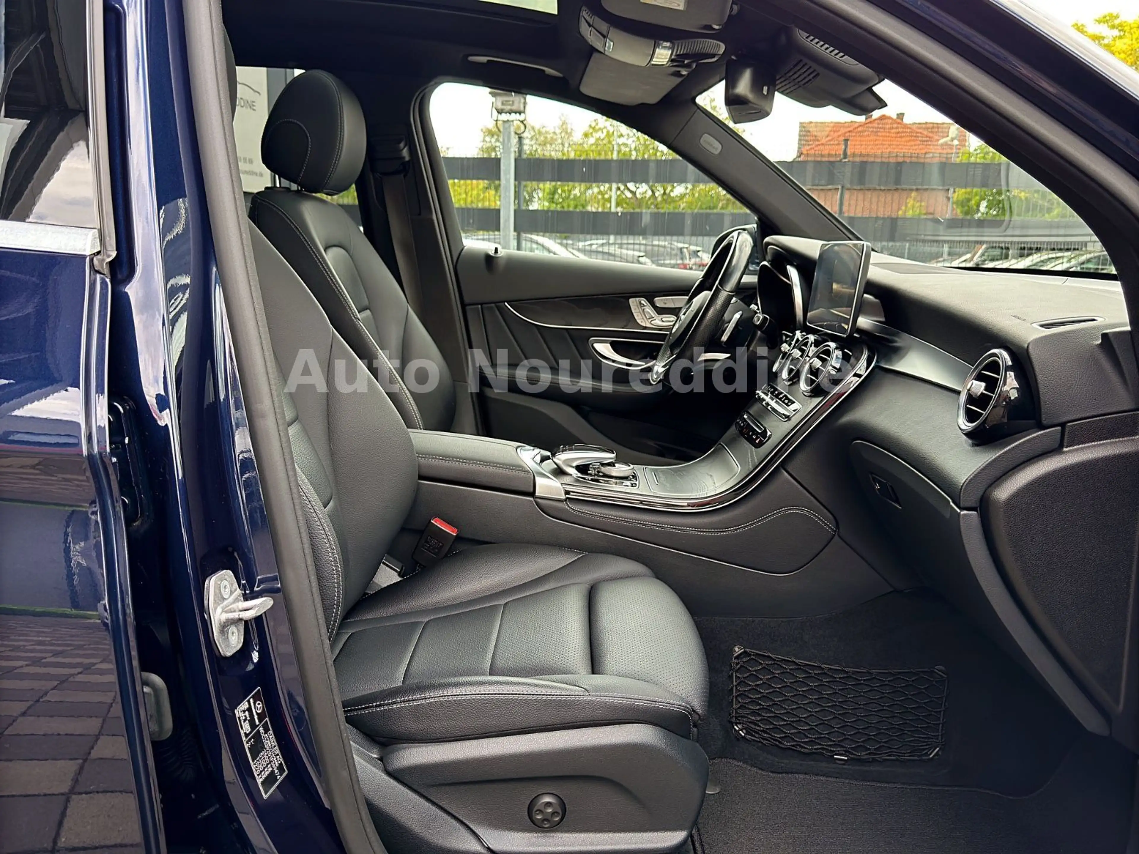 Mercedes-Benz GLC 350 d 4Matic AMG Line *Vollausstattung*2Hand* — photo 14