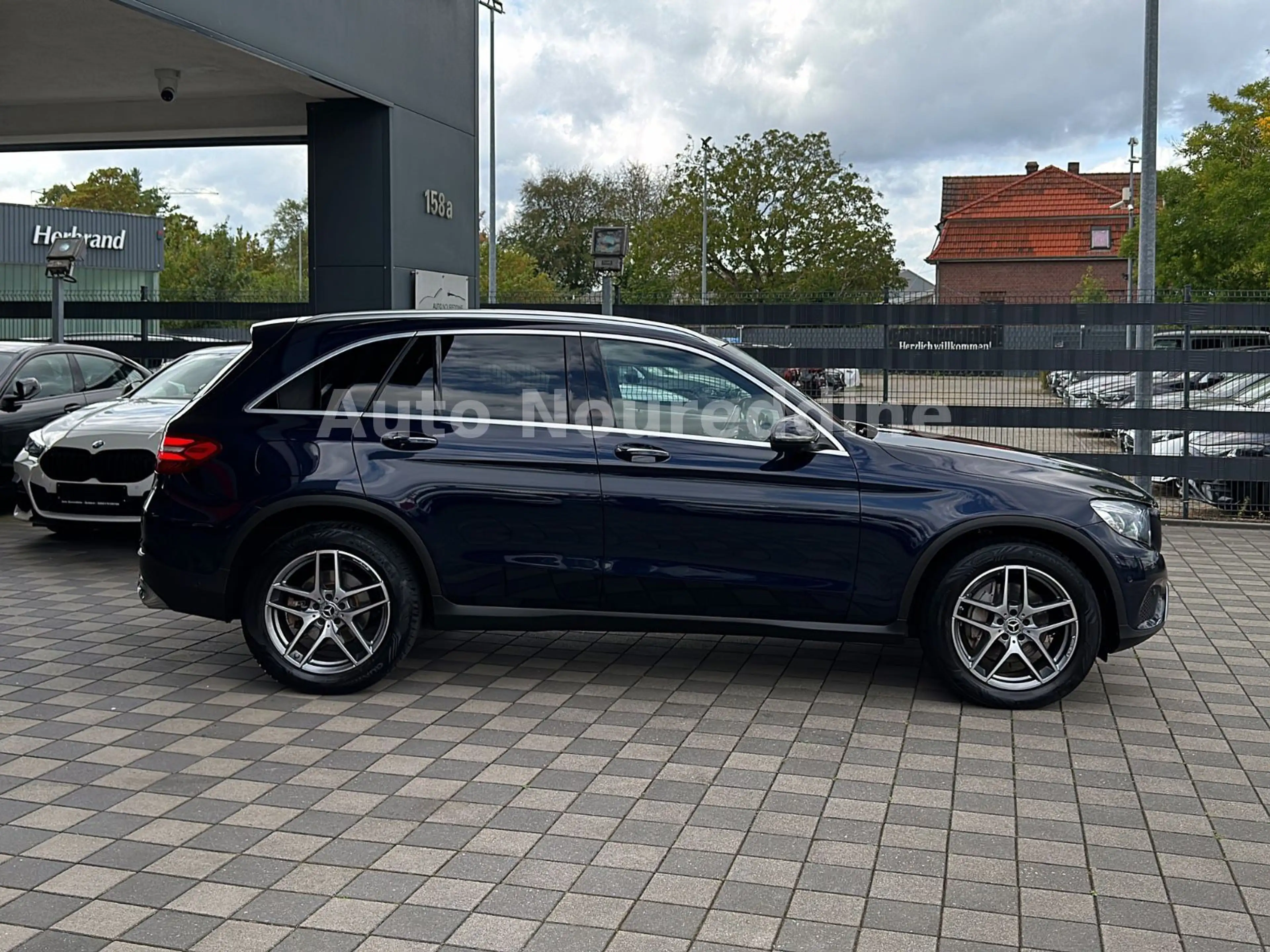 Mercedes-Benz GLC 350 d 4Matic AMG Line *Vollausstattung*2Hand* — photo 7