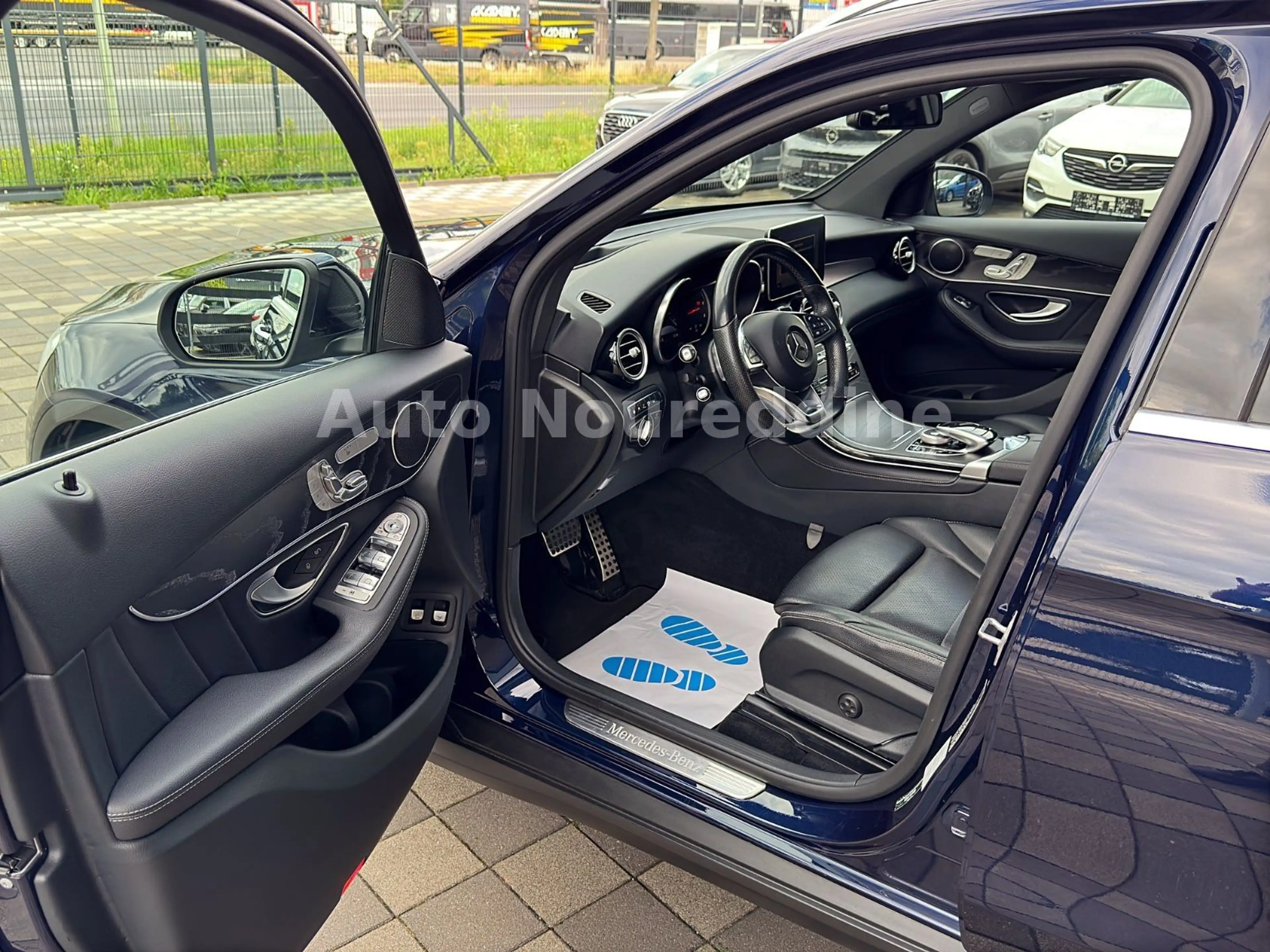 Mercedes-Benz GLC 350 d 4Matic AMG Line *Vollausstattung*2Hand* — photo 8