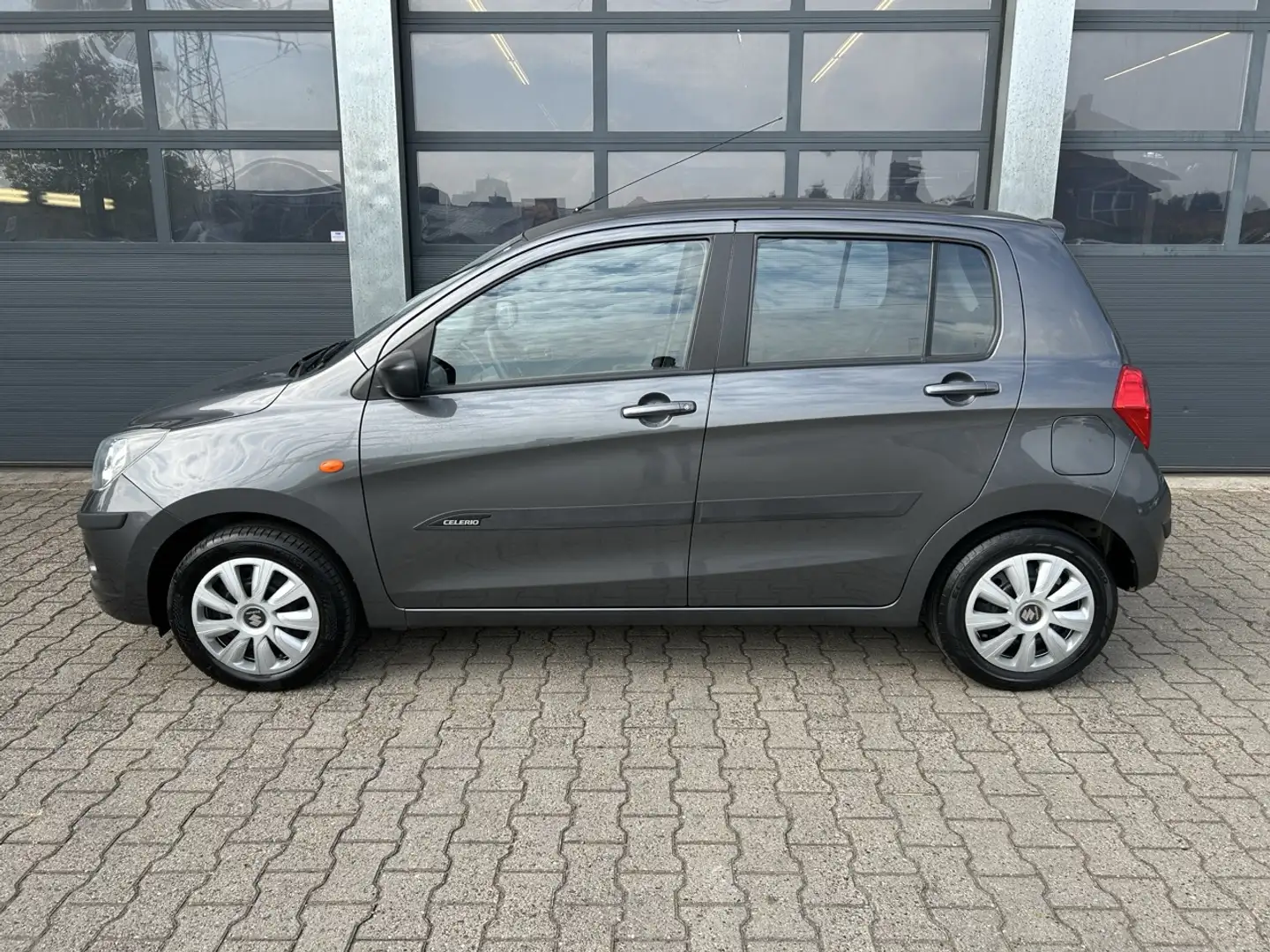 Suzuki Celerio 1.0 68pk Automaat Comfort Grijs - 2
