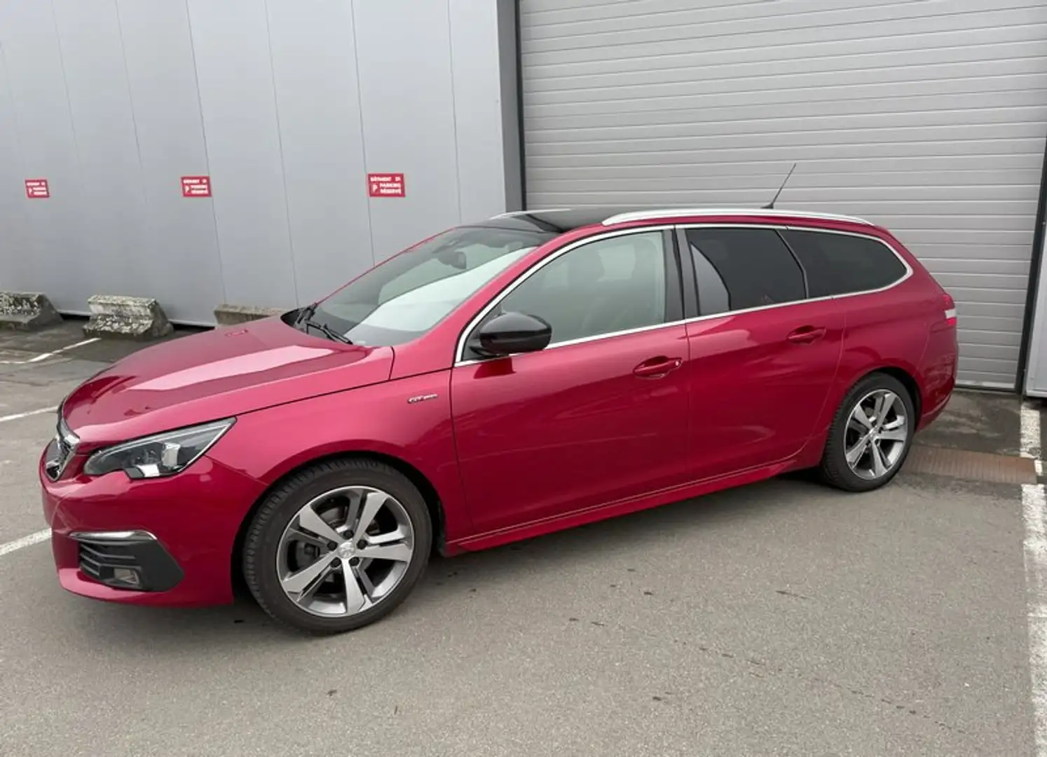 Peugeot 308 SW 1.2 GT Line Rouge - 2