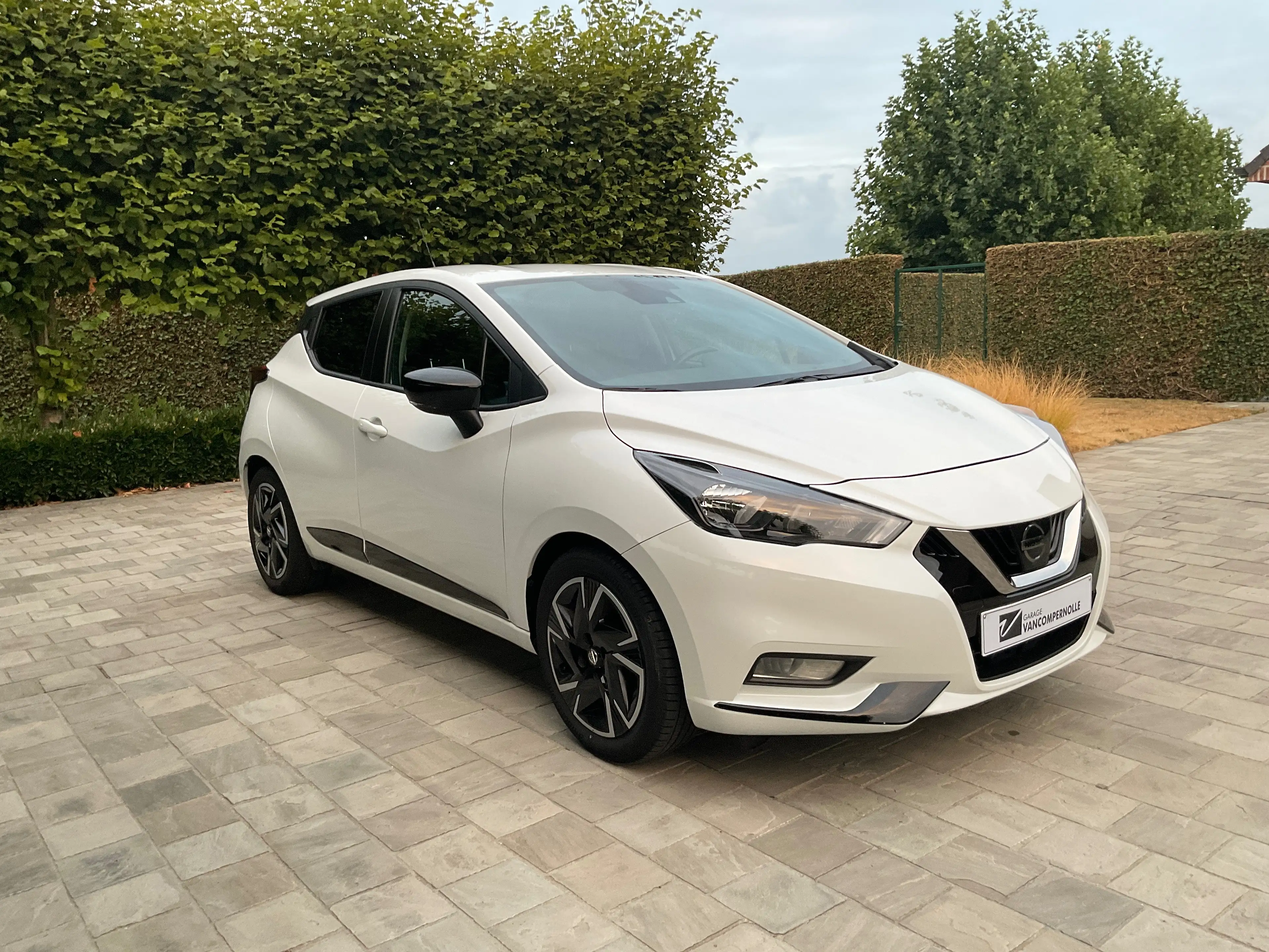 Nissan Micra N-DISIGN 1.0 benzine — photo 3
