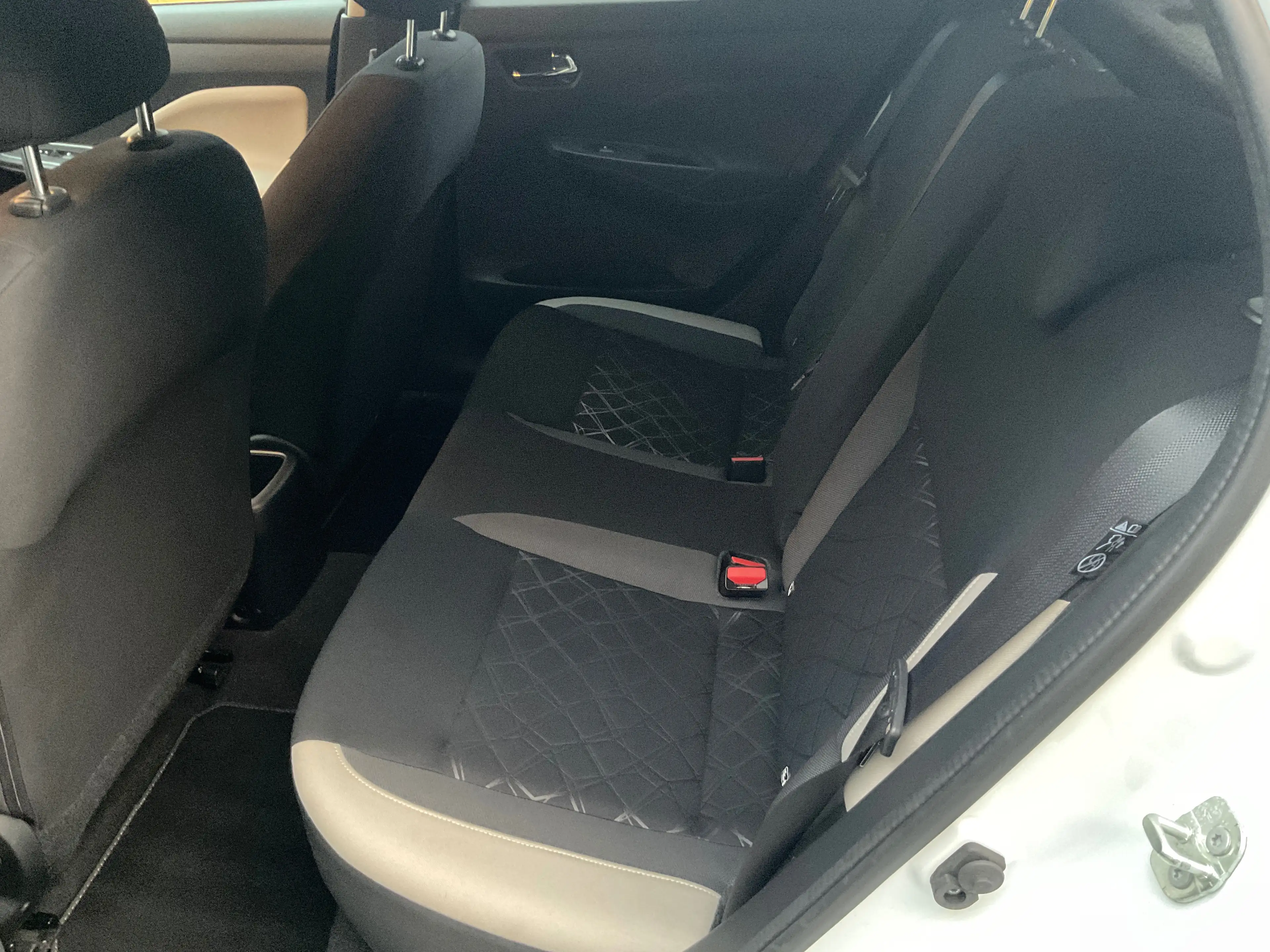 Nissan Micra N-DISIGN 1.0 benzine — photo 8
