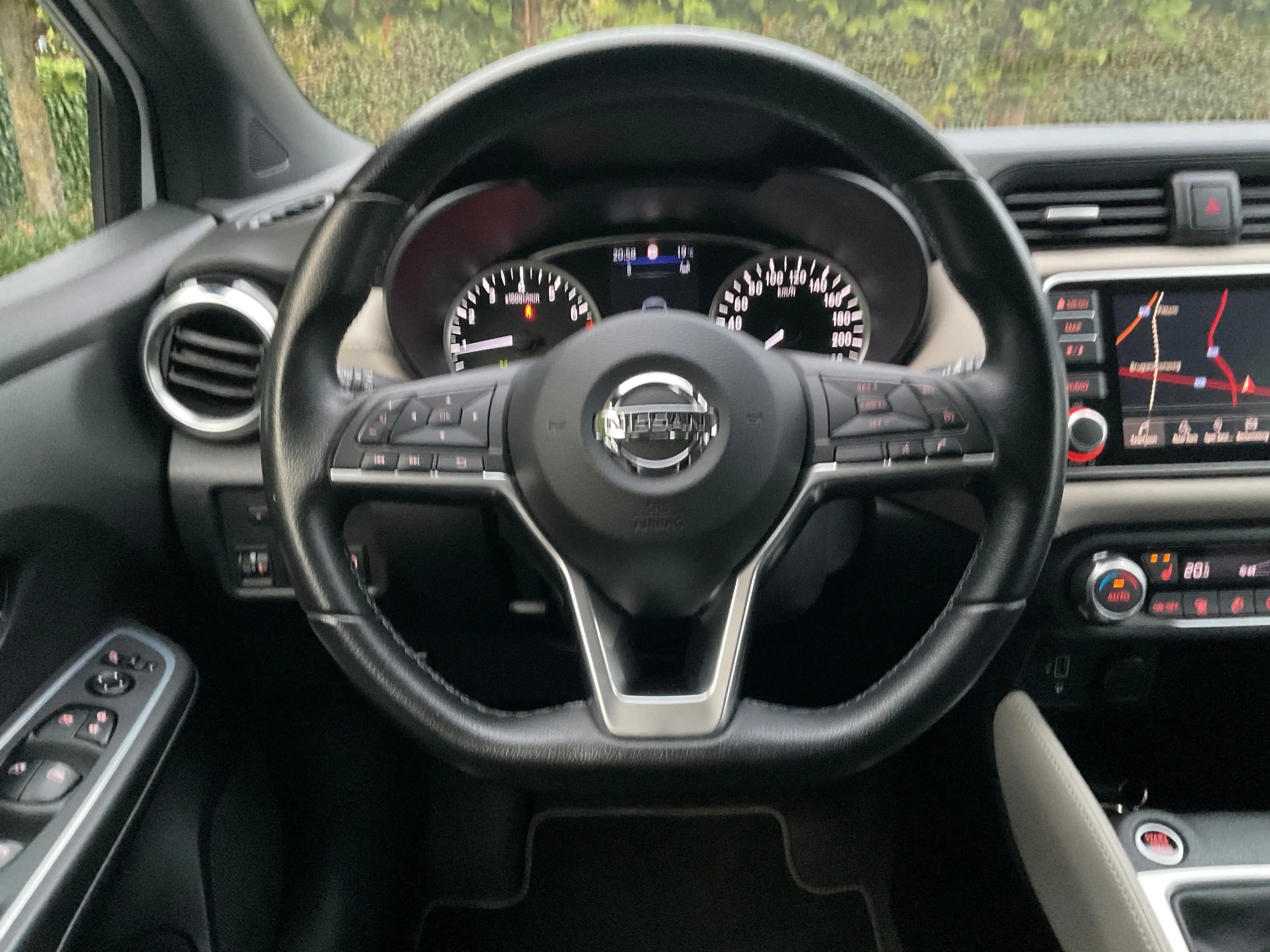 Nissan Micra N-DISIGN 1.0 benzine — photo 14