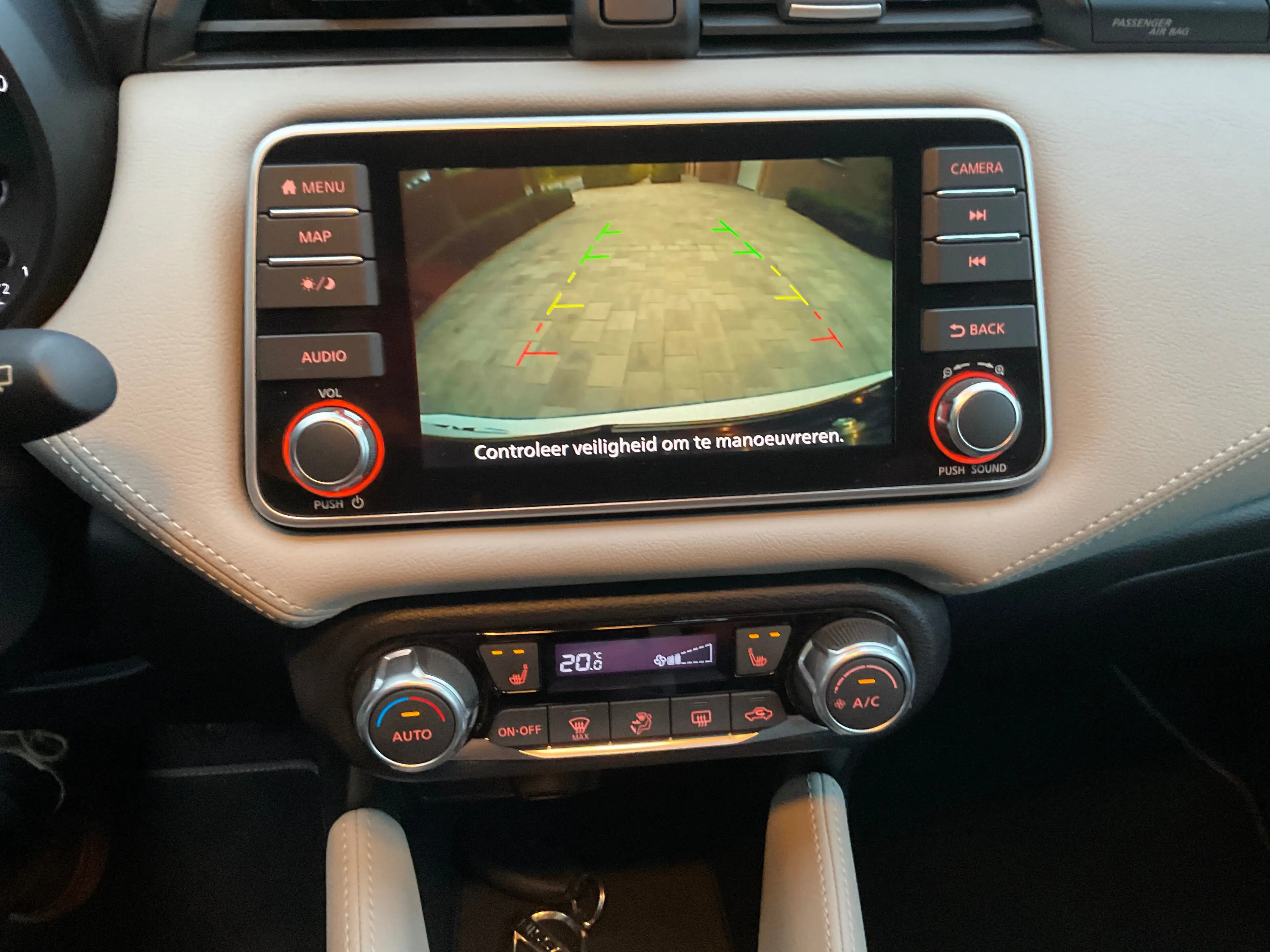Nissan Micra N-DISIGN 1.0 benzine — photo 15