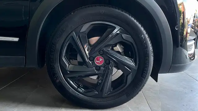 DS Automobiles DS 3 view 9