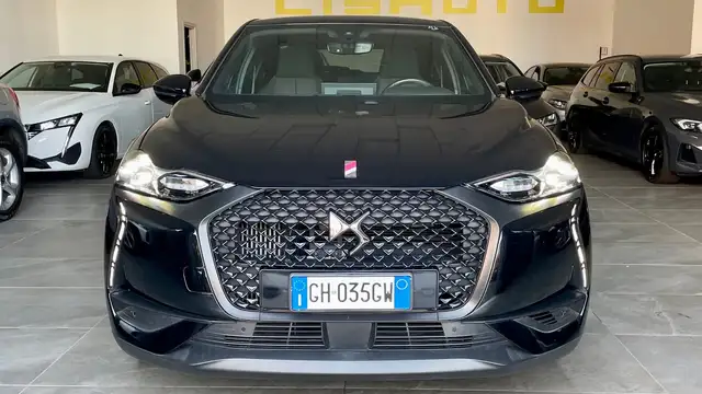 DS Automobiles DS 3 view 2