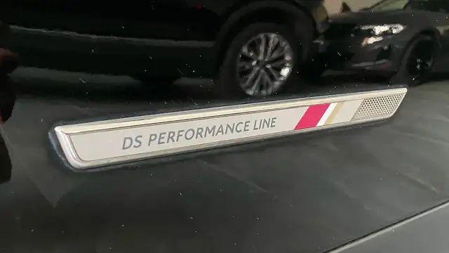 DS Automobiles DS 3 view 5