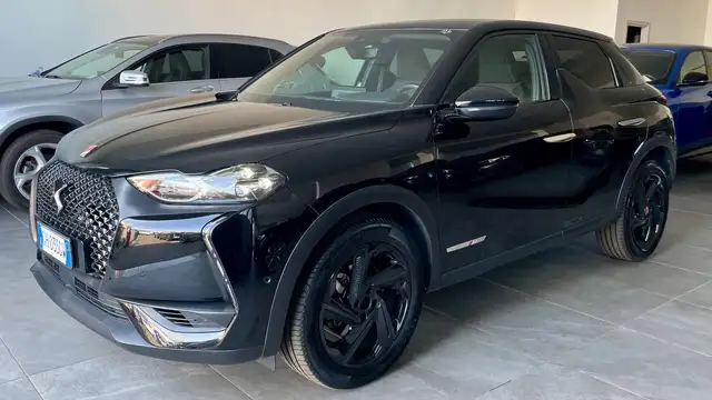 DS Automobiles DS 3 view 3