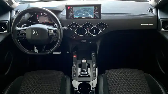 DS Automobiles DS 3 view 10