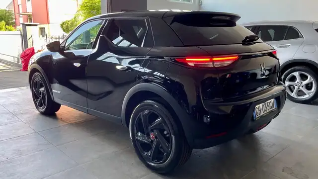 DS Automobiles DS 3 view 6