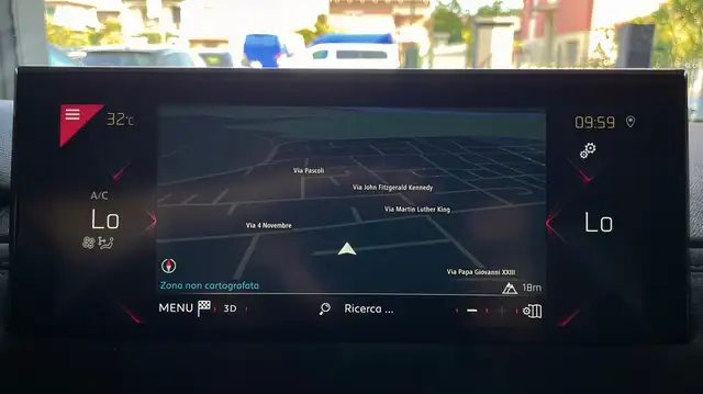 DS Automobiles DS 3 view 15